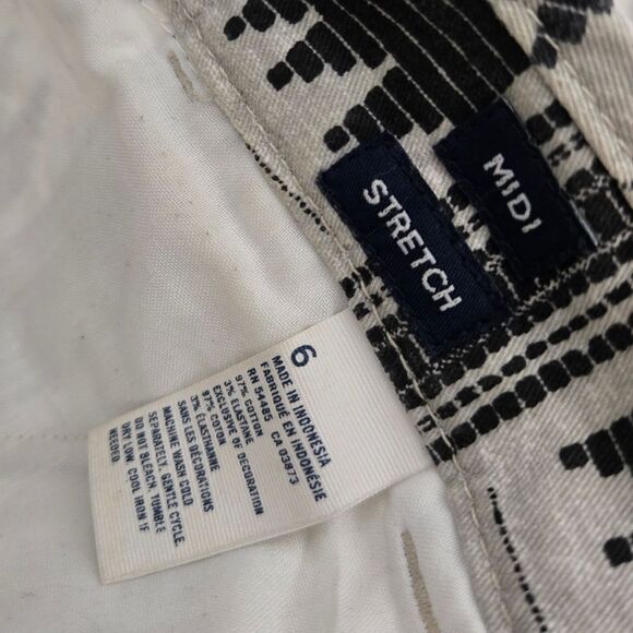 2/$30 American Eagle short size 6 - Picture 4 of 5